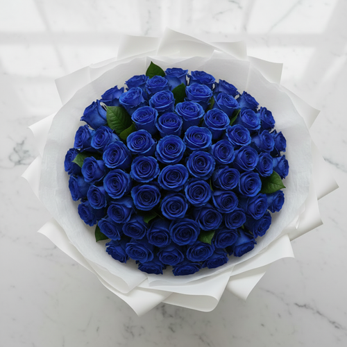 Bouquet di 99 Rose Blu Tinte in confezione bianca